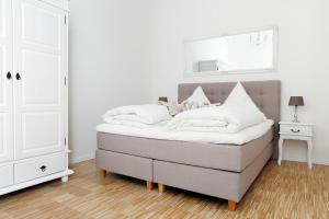 SC 2 Cozy Family & Business Flair welcomes you - Rockchair Apartments