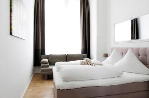 SC 4 Cozy Family & Business Flair welcomes you - Rockchair Apartments