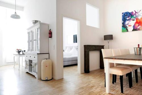 SC 6 Cozy Family & Business Flair welcomes you - Rockchair Apartments