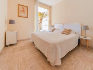Scenic apartment in Cannes with private terrace