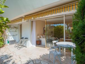 Scenic apartment in Cannes with private terrace