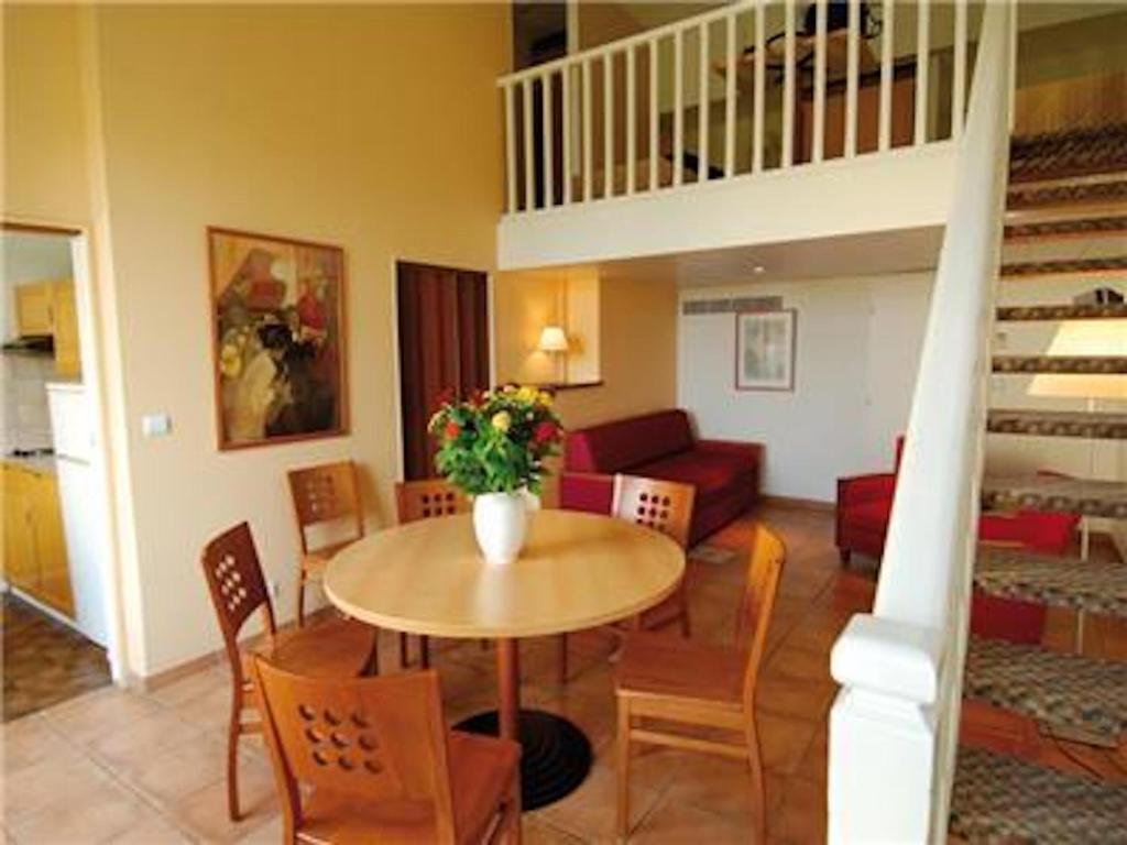 Scenic Le Mediterranee- Duplex 4 to 6 People 1 Avenue Paul Doumer, 83700 Saint-Raphaël