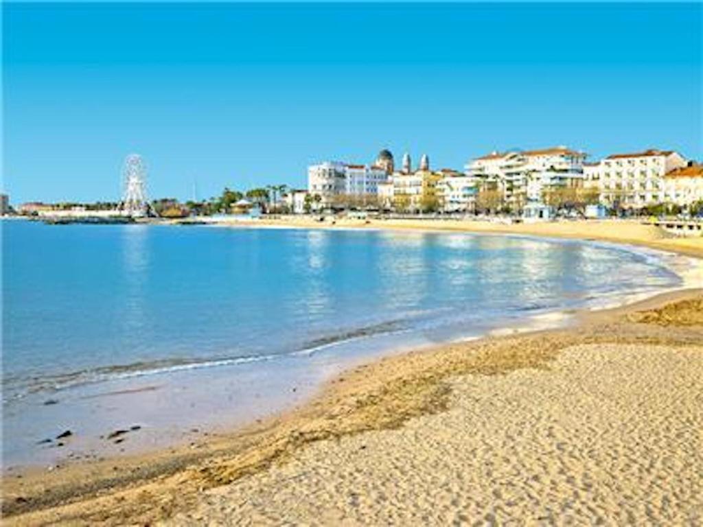 Scenic Le Mediterranee - Studio 2 People Sea View 1 Avenue Paul Doumer, 83700 Saint-Raphaël