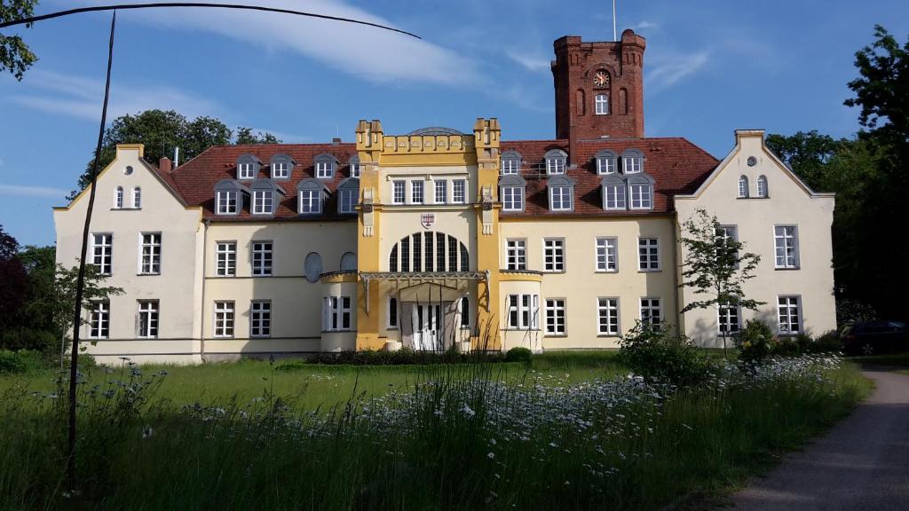 Schloss Lelkendorf, FeWo Groß Gievitz 8 Schloßweg, 17168 Lelkendorf