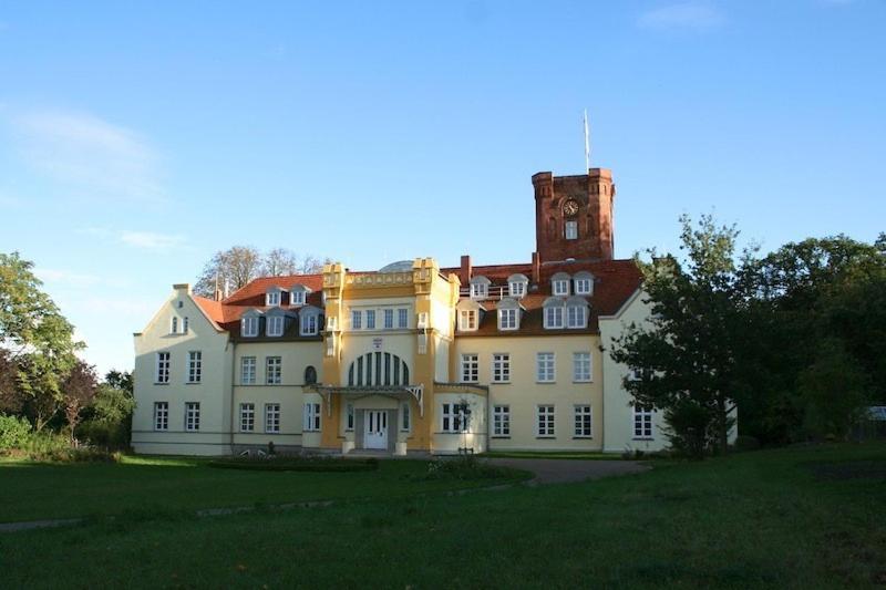 Schloss Lelkendorf, Fewo Hoppenrade Schlossweg 8, 17168 Lelkendorf
