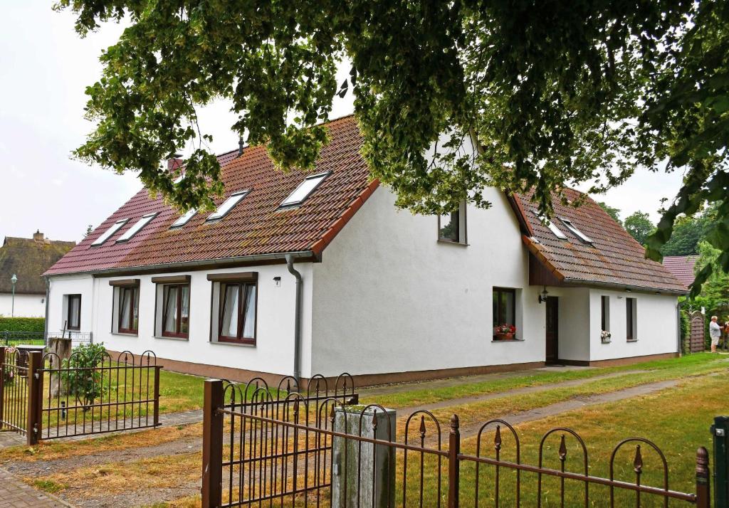 schoene Ferienwohnung mit Terrasse Am Bodden 8, 18528 Ralswiek