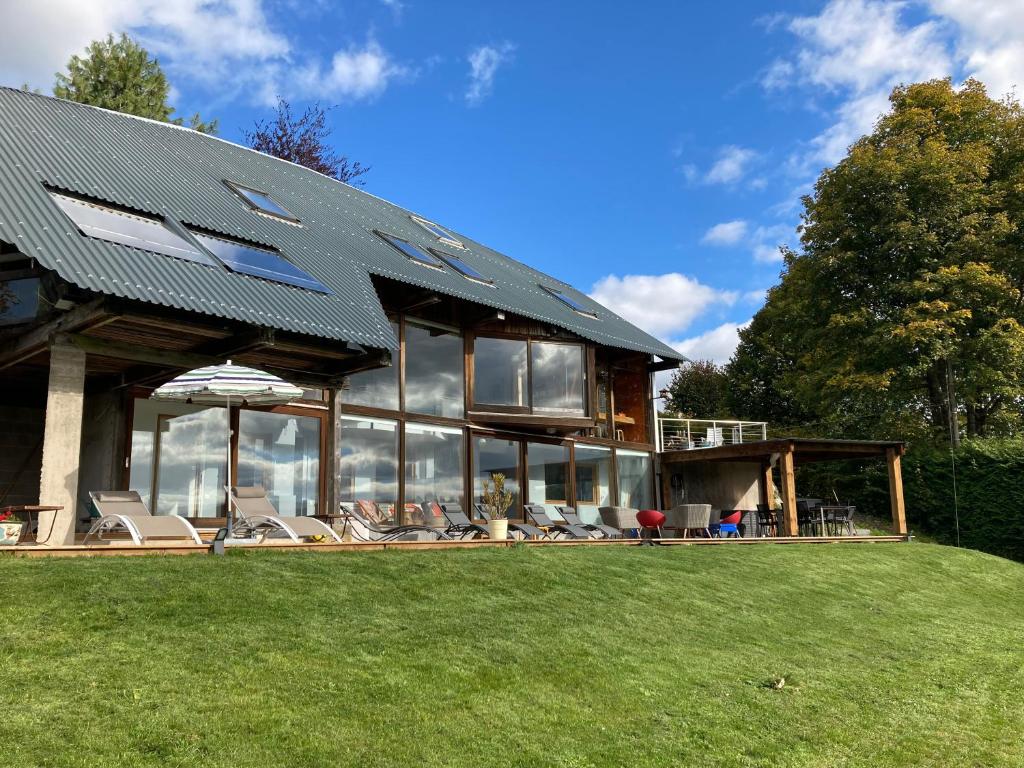 Schöne Dachgeschosswohnung in Villa mit zentrumsnaher Lage