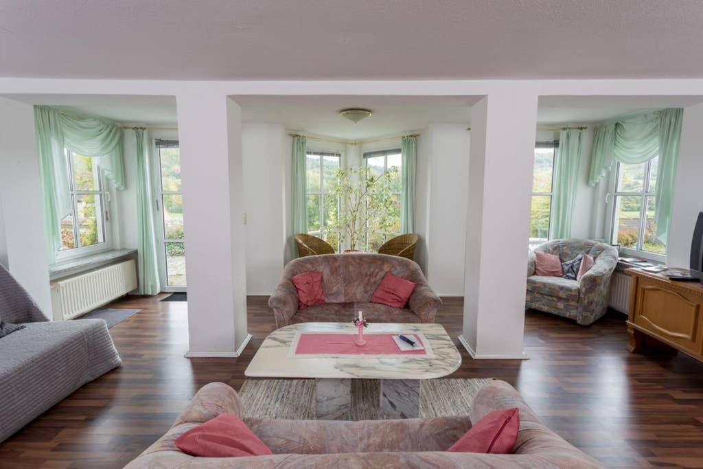 Schöne Ferienwohnung am Schlosspark 28 Heinrich-von-Bibra-Straße, 97769 Bad Brückenau