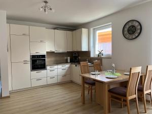 Schöne Ferienwohnung mit eigenem Stellplatz