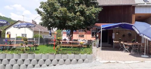 Schöne Ferienwohnung mit großer Terrasse.