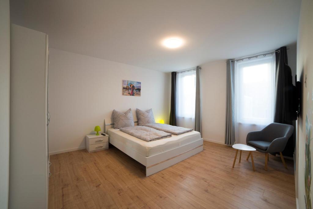 Schöne größe Ferienwohnung 78m², Zentrumnah, 1.OG Magdeburger Allee 119, 99086 Erfurt