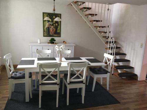 Schöne Große Wohnung, Terrasse, Kamin, Parkplatz, 2 Schlafzimmer