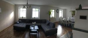 Schöne Große Wohnung, Terrasse, Kamin, Parkplatz, 2 Schlafzimmer