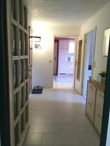 Schöne Große Wohnung, Terrasse, Kamin, Parkplatz, 2 Schlafzimmer