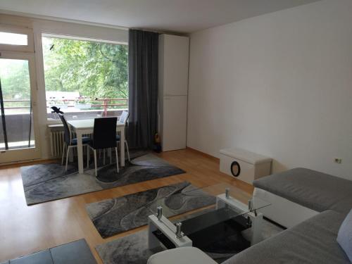 Schöne, helle Ferienwohnung B006