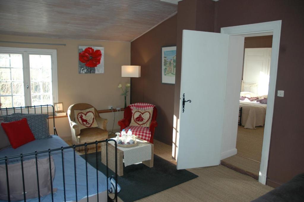 Schöne helle Wohnung direkt am Stadtwald