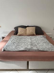 Schöne helle Wohnung mit Balkon und Küche