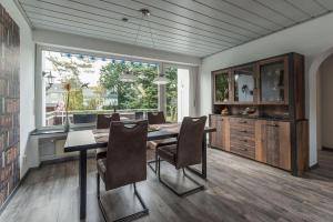 Schöne lichtdurchflutete Ferienwohnung mit Balkon