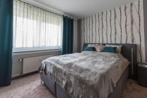 Schöne lichtdurchflutete Ferienwohnung mit Balkon