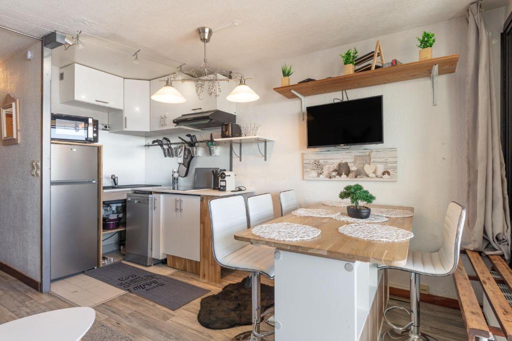 Schöne, möblierte Wohnung mit Balkon und Tiefgarage 40591 Düsseldorf