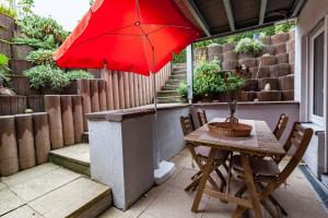 Schöne, ruhige Souterrainwohnung mit eigener Terrasse