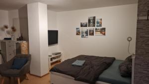 Schöne Souterrain Wohnung (WLAN/Parken kostenlos)