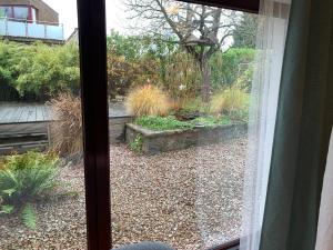 Schöne Wohnung mit eigenem Eingang und Gartenblick