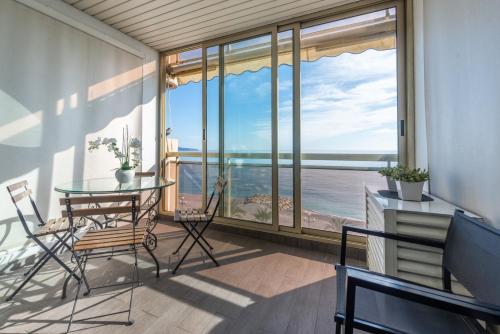 SEA FRONT - panoramic sea view studio with terrace