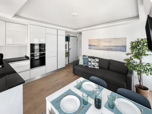 Sea Light Apartment Sesimbra. 2 bedrooms, 6 guests
