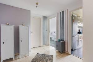 Sea view apartment in residence with swimming pool!