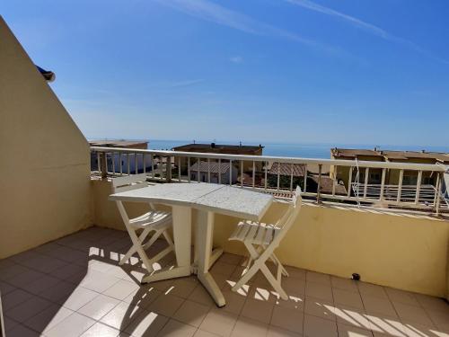 Sea view apartment in the center of Valras-Plage for 4 people