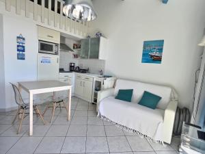 Sea view apartment in the center of Valras-Plage for 4 people
