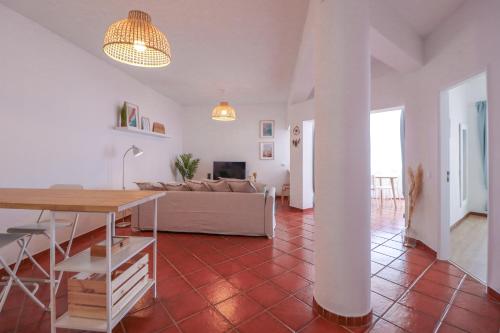Sea view apartment near the beach