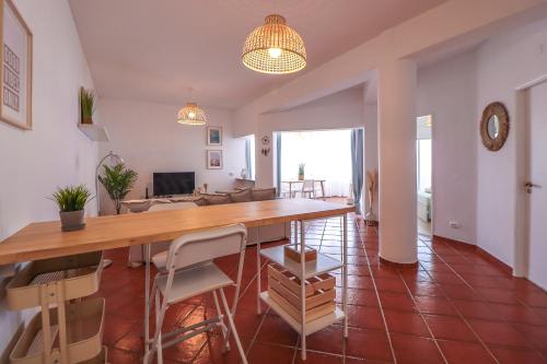 Sea view apartment near the beach