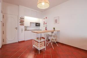 Sea view apartment near the beach