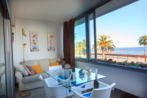 Sea view luxury apartment
