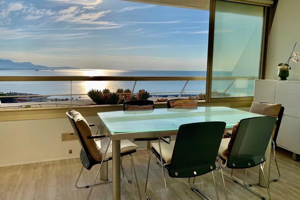 Sea view luxury apartment Commodore J122, 12 etage 629 av. Jean Marchand, 06270 Villeneuve-Loubet