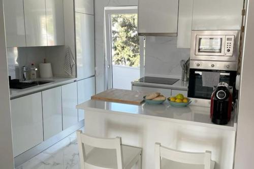 *SEA VIEW* New 3 Bedroom apt with FREE parking