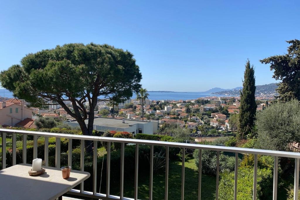 Sea View Pool Bright And Modern Flat Near Beach 5 avenue de Diane, 06600 Antibes
