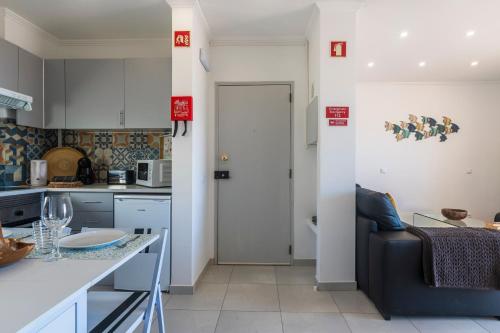 Sea View T1 Apartment - Free WiFi - Swimming Pool