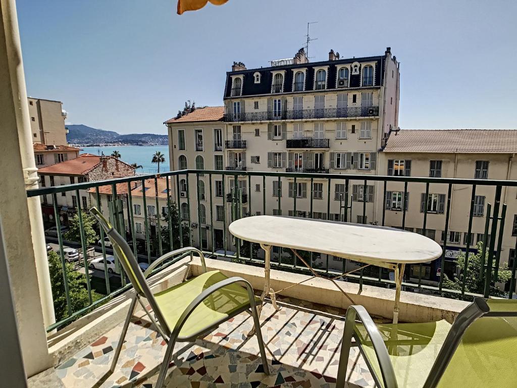 Appartement sea view terrace wifi 254 Avenue de la Californie 06200 Nice