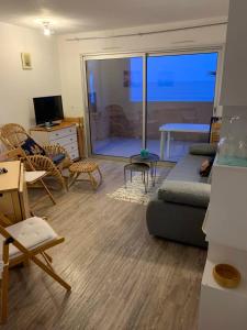 Sea View With 2 Balcons 2 Min From Sandy Beach