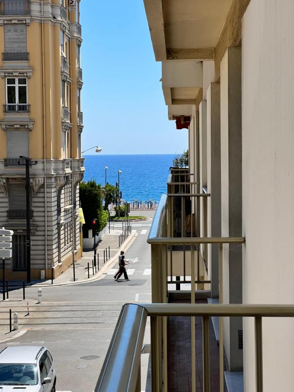 Appartement Seafront Apartment near Promenade des Anglais 140 Avenue de la Californie 06200 Nice