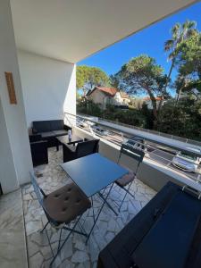 Seafront - beautiful flat with aircon and comfortable loggia