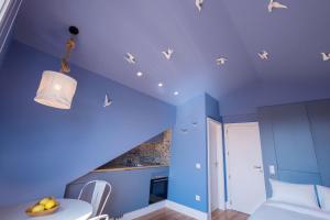 Seagull Attic Apt w/ Stunning View & Balcony