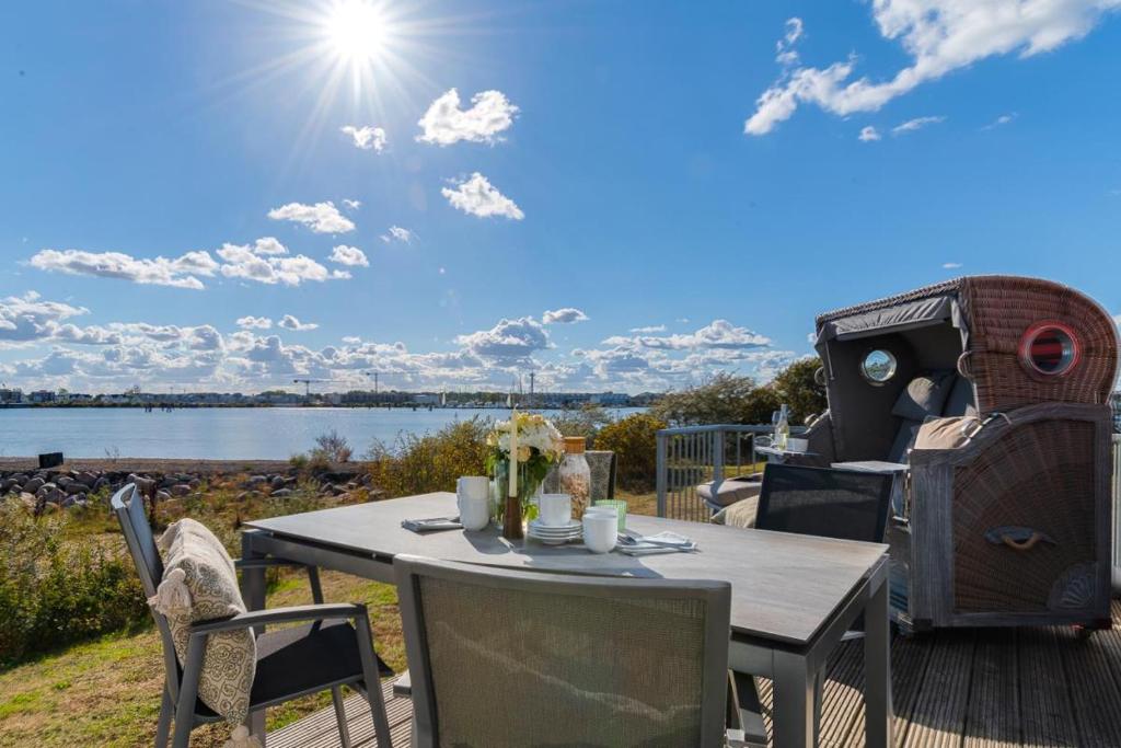 SeaLove 1- EG, Hafenblick, Terrasse, Hund, Infrarotsauna und Whirlwanne Am Yachthafen 13a, 24376 Olpenitz