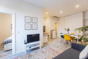 Seaside 1BR Flat w/ AC in Matosinhos by LovelyStay
