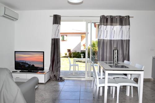 Seaside apartment with beach service