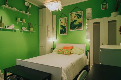 Seaside Colorful Flat - Central Location