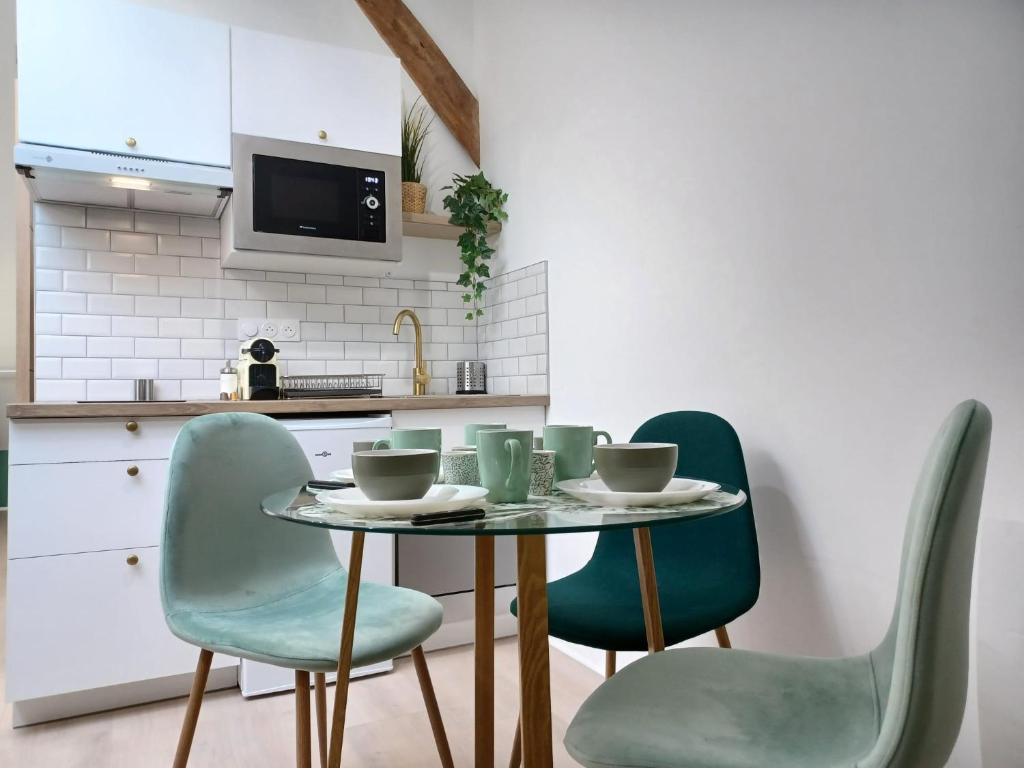 #SEASONS. 2' from Av Champagne. Design cocoonig. NEW 23 Rue Eugène Mercier, 51200 Épernay